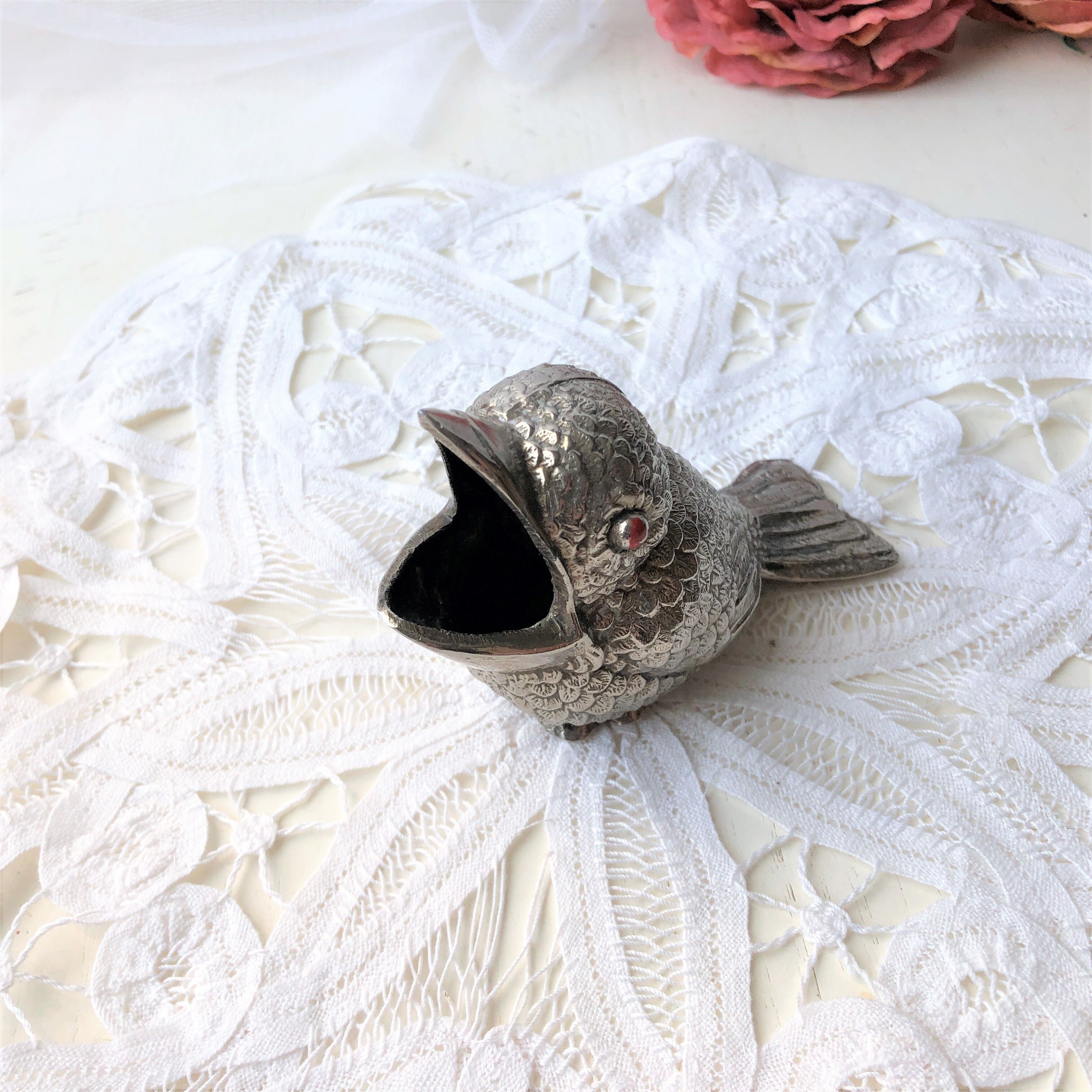 Figurine birds ashtray or pike holder
