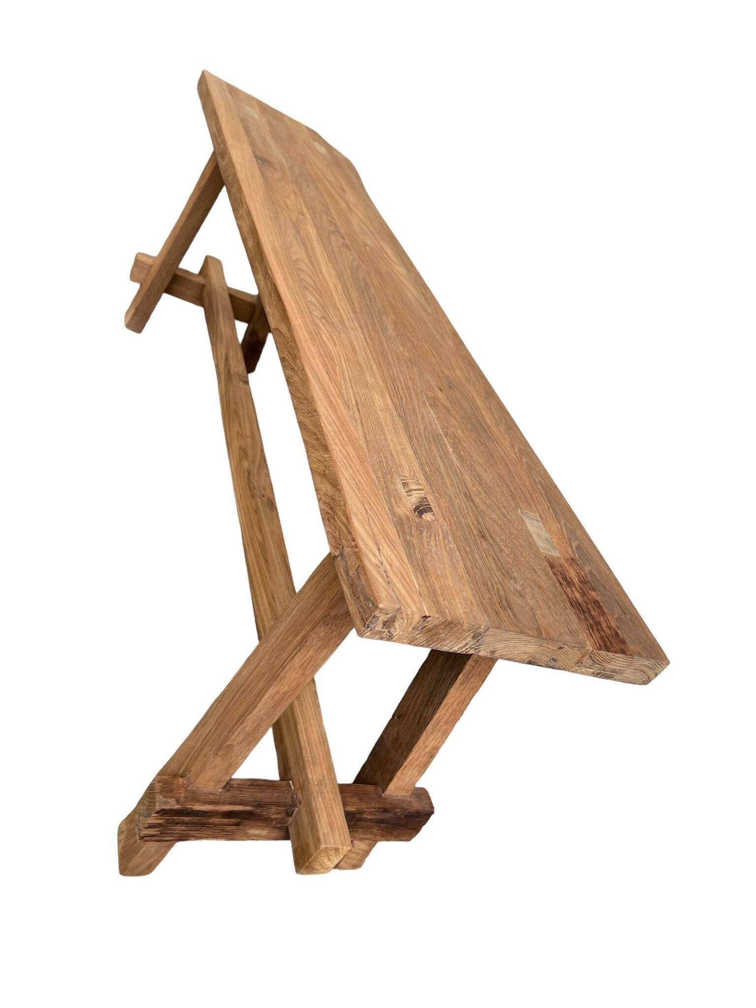 Solid and resistant bench / sofa