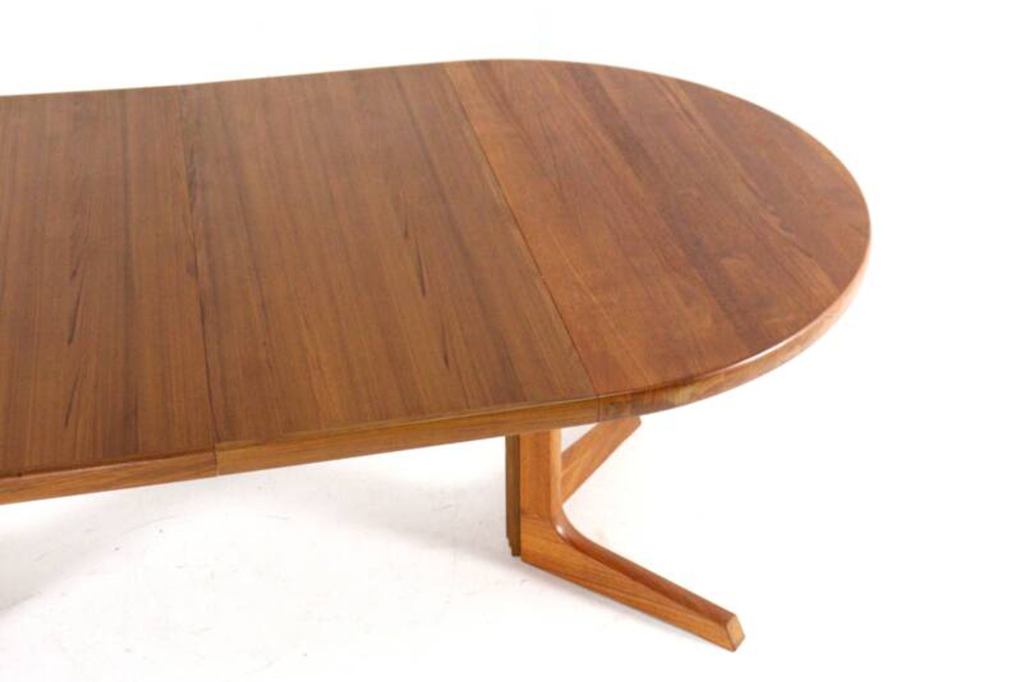 Gudme round extendable dining table 'Nabbe'