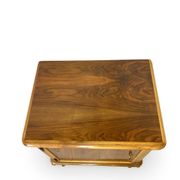 Tables de chevet italiennes en placage de noyer du milieu du siècle, années 1960.