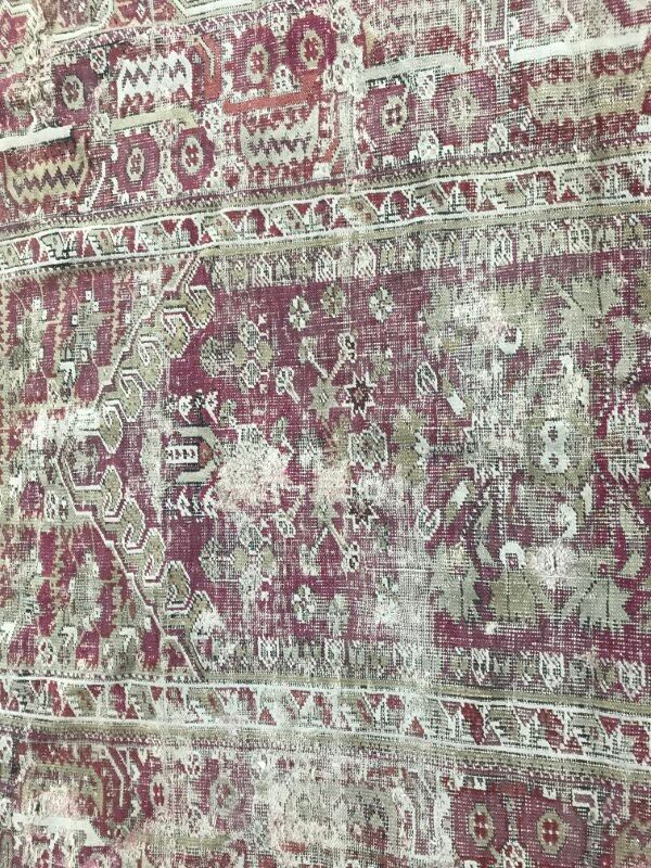 Carpet former Turkish Ghyordes 18th century handmade 135 X 268 CM