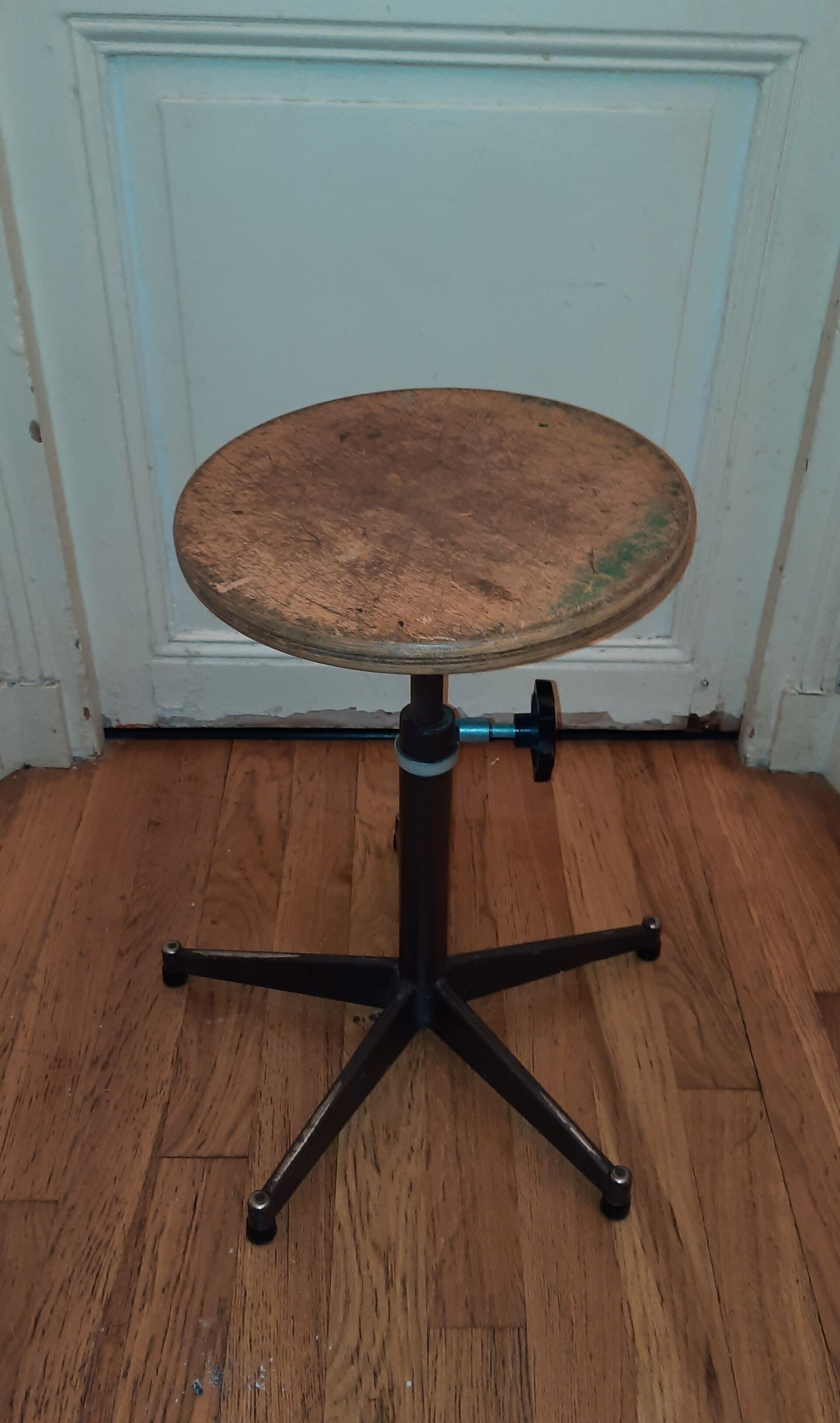 Tabouret d'atelier réglable