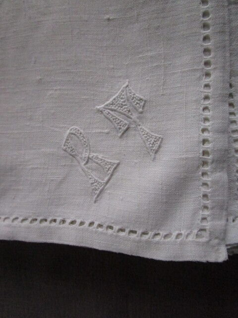 7 monogrammed-embroidered old towels:60x50cm