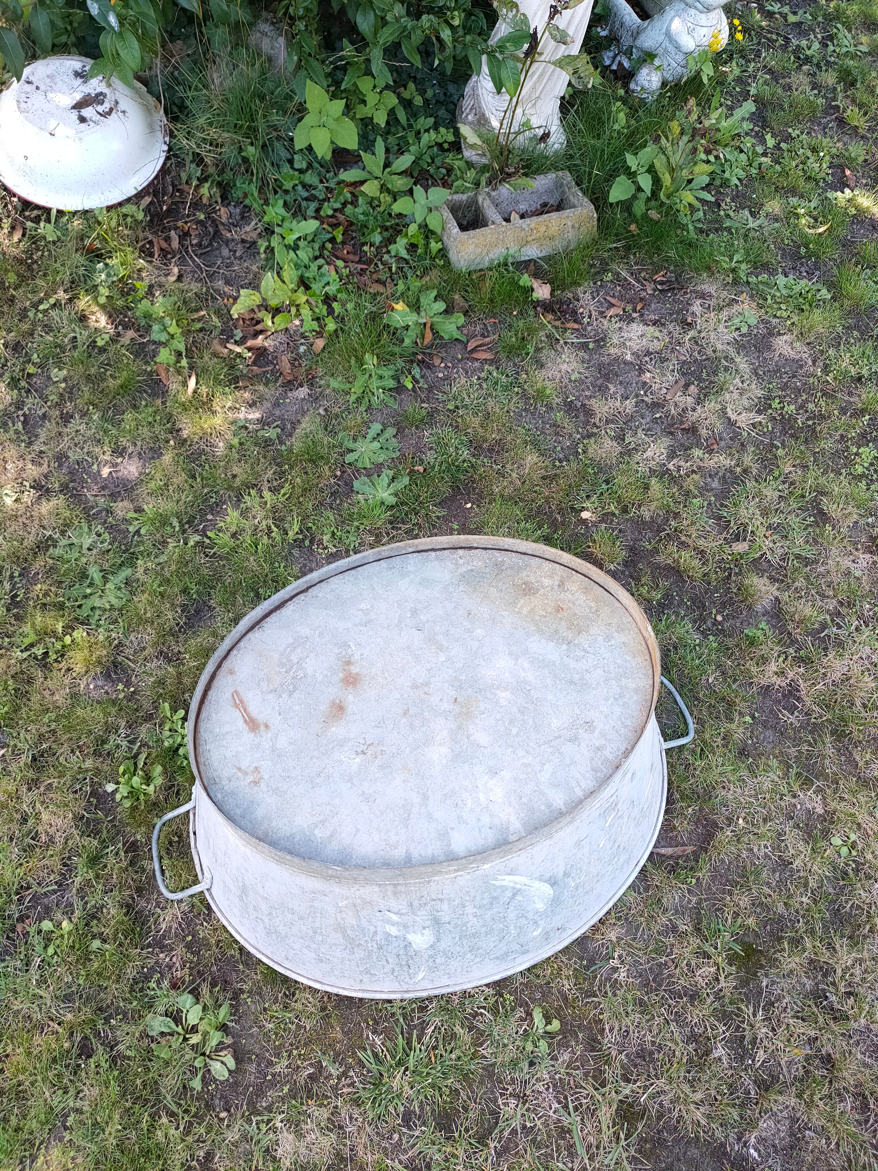 Old oval zinc basin