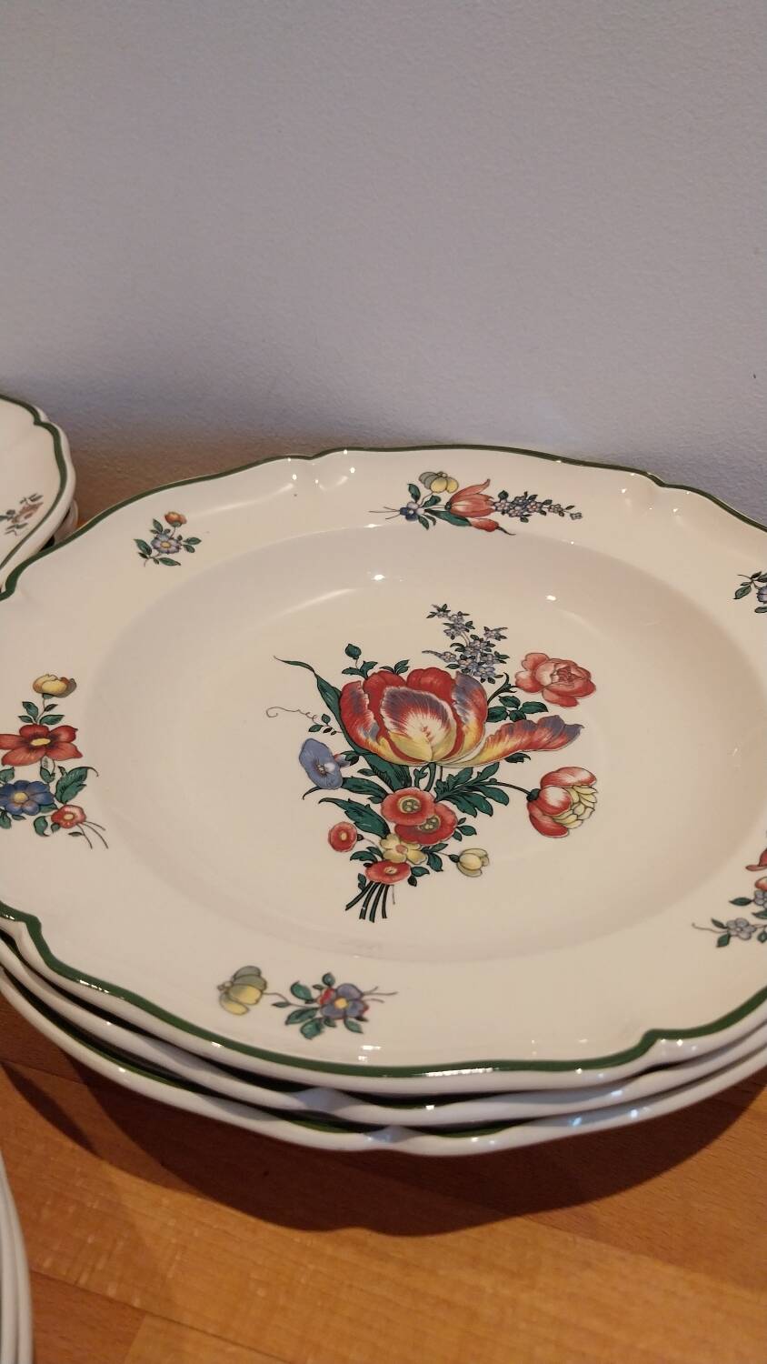 10 vintage Villeroy & Boch plates with flowers