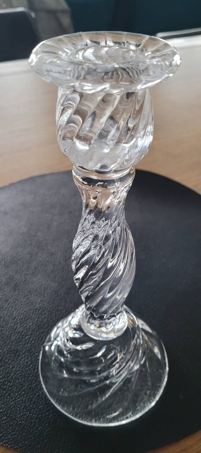 Bougeoir en verre moulé torsade