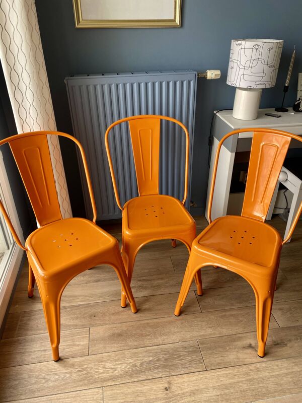 3 chaises et 1 fauteuil Tolix