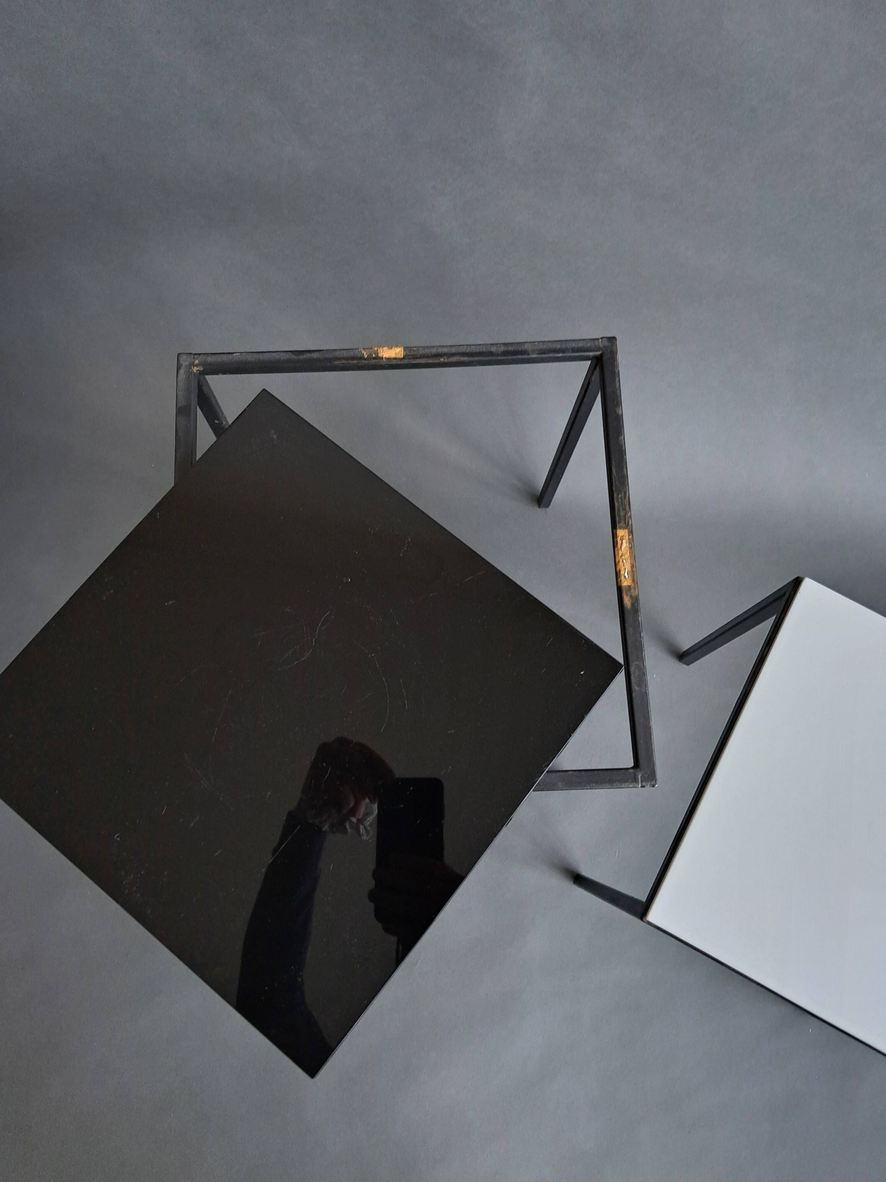 Pair of modernist nesting tables in black metal and white and black opaline 1960.