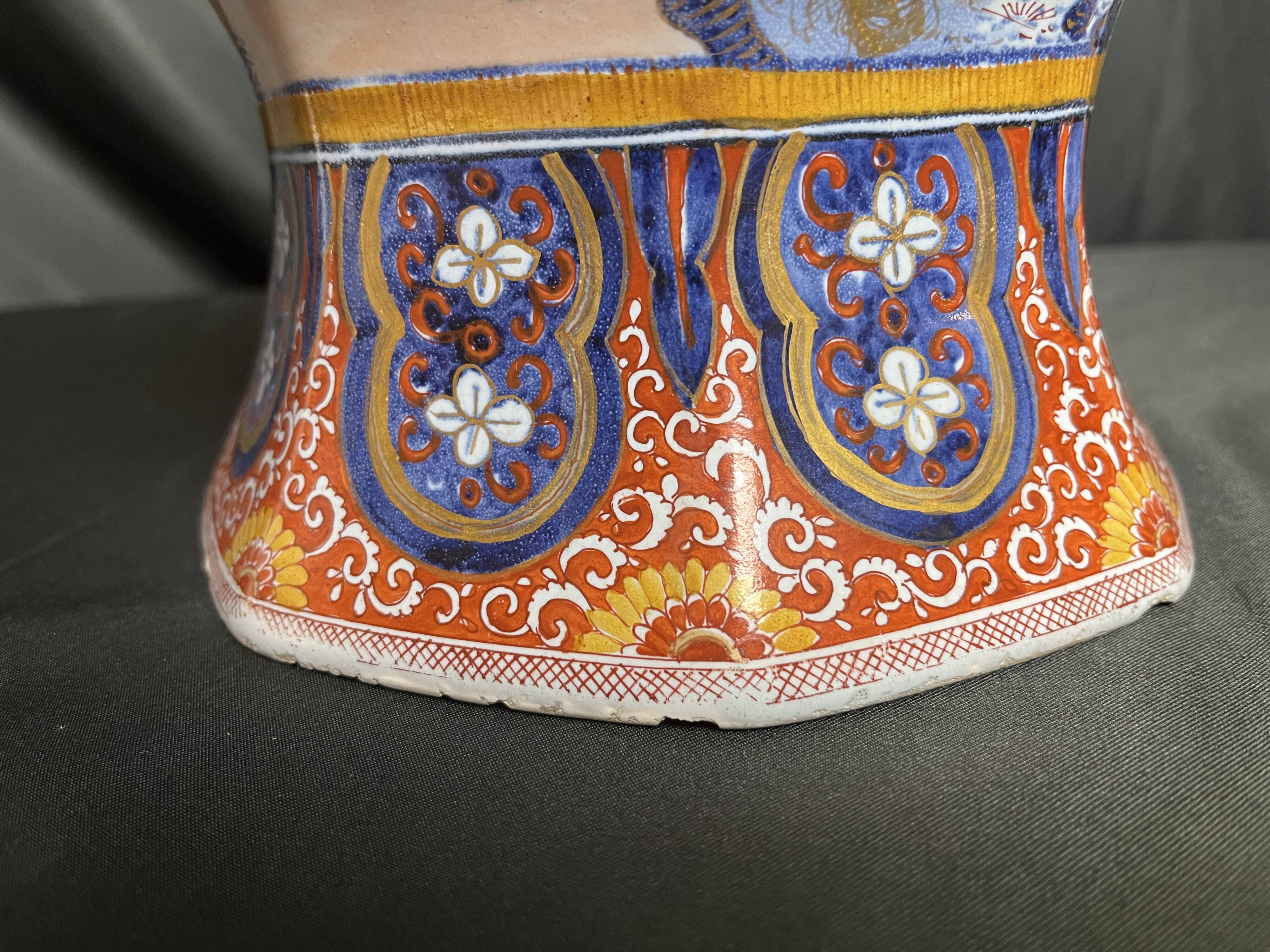 Delft, important vase pans coupés faïence émaillée XIXème