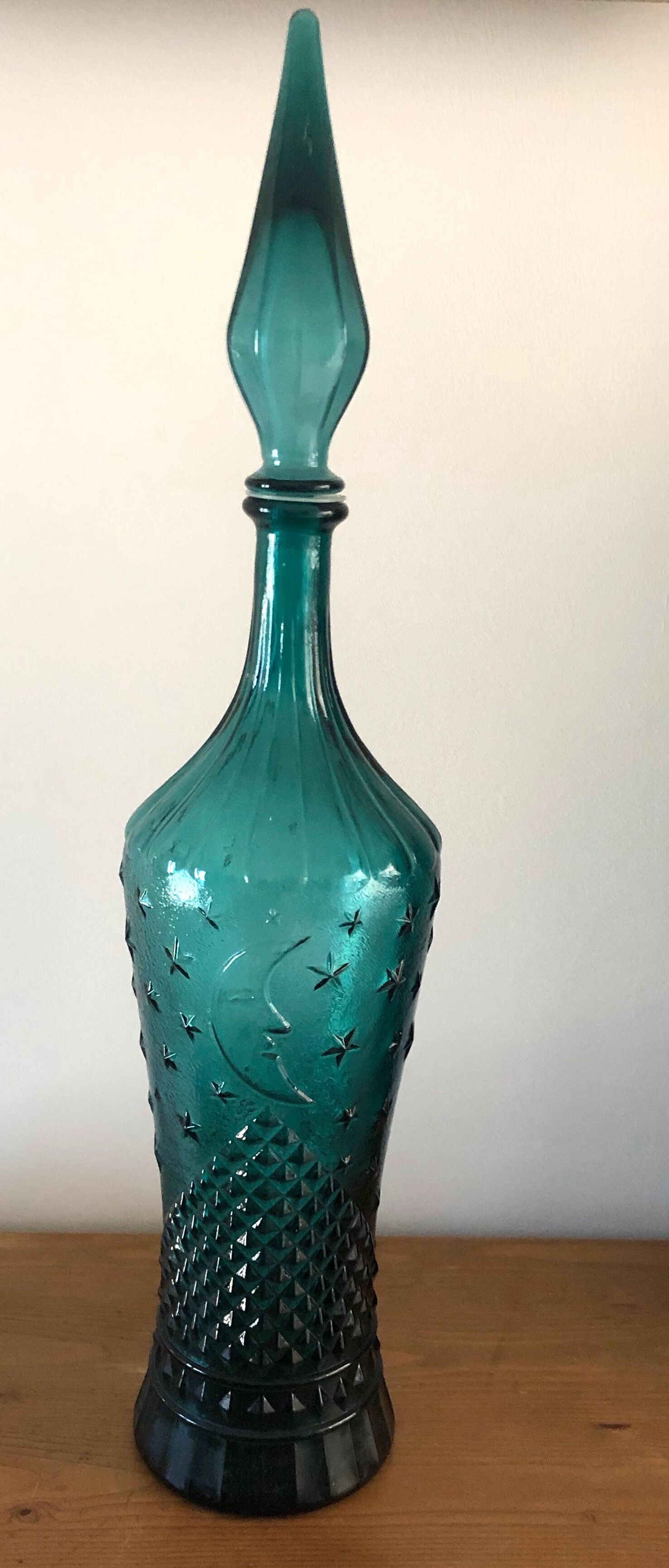 Lot of 2 Italian carafes in textured glass in yellow and blue, 1960