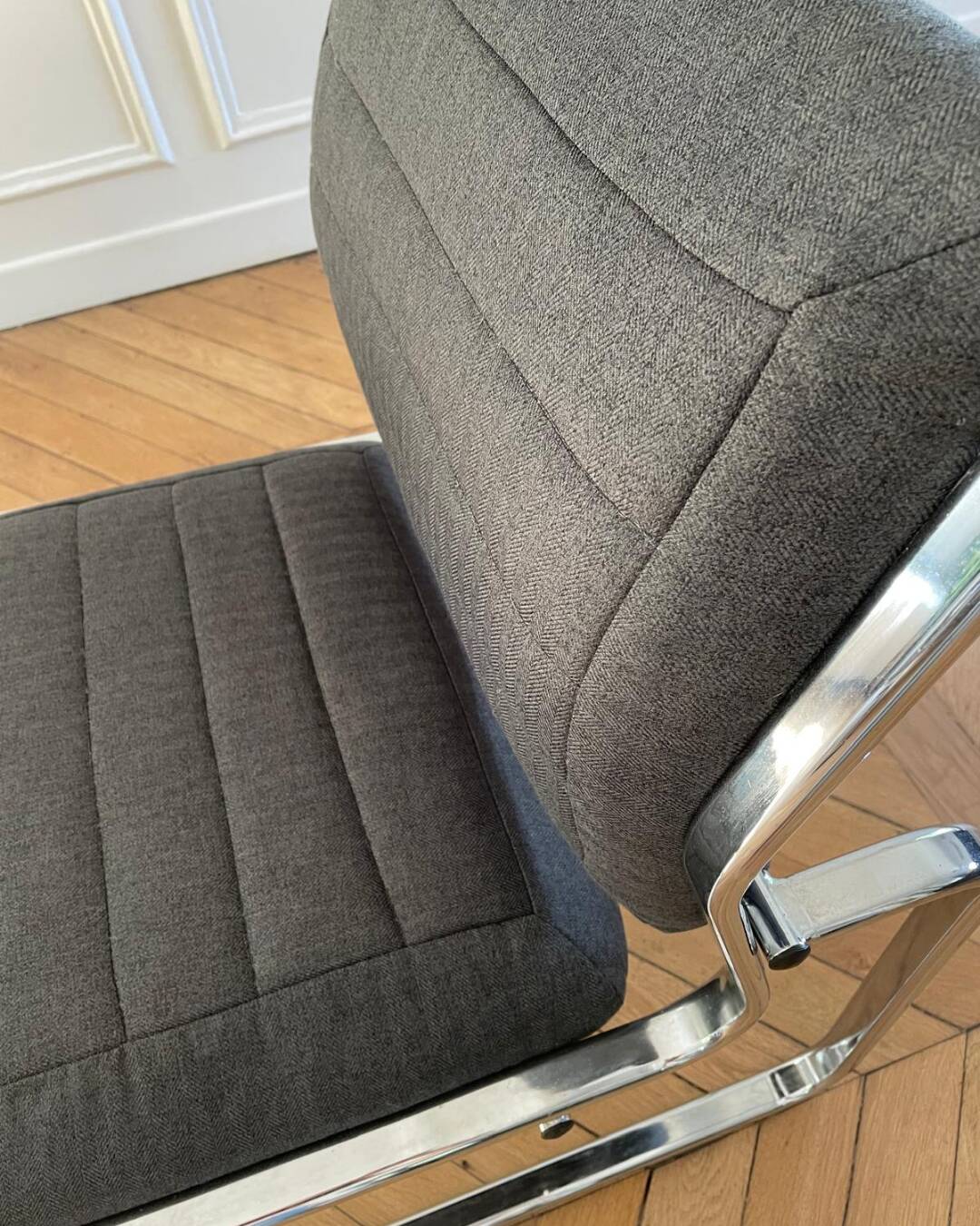 Fauteuil/ Chauffeuse vintage rénovée, années 70