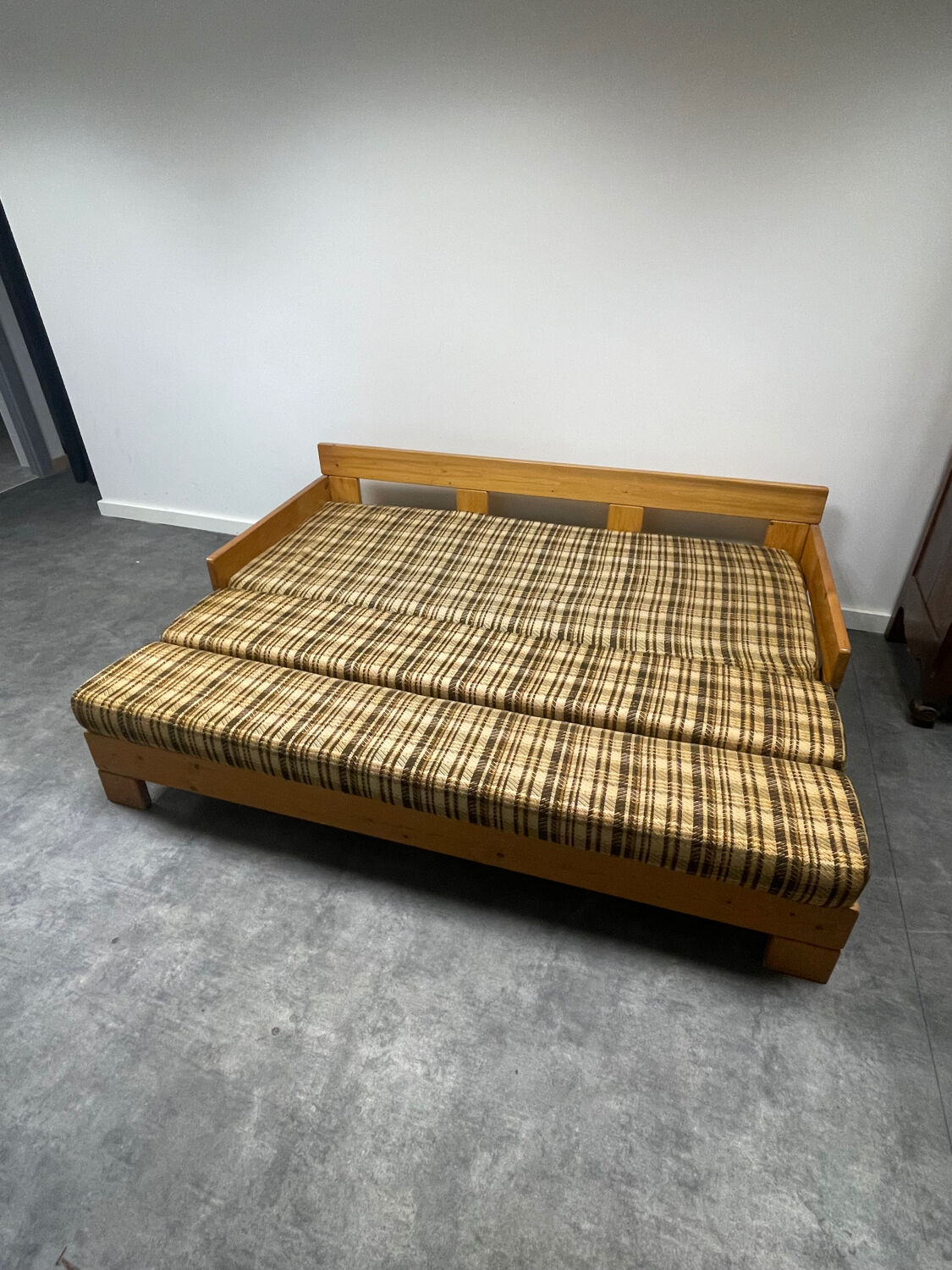 Brutalist/modernist convertible sofa in solid wood neither