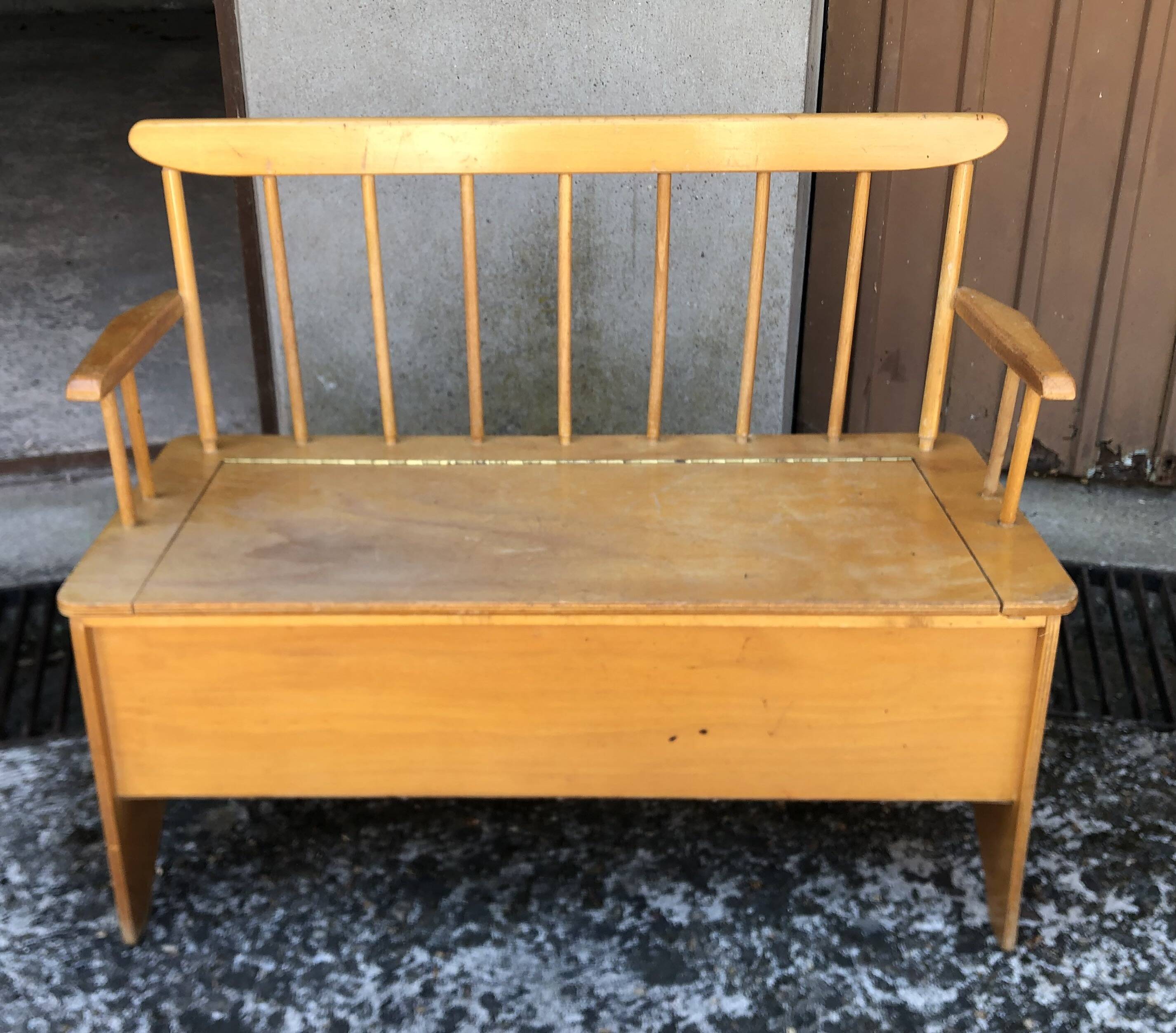 Vintage 60s wooden children's chest bench