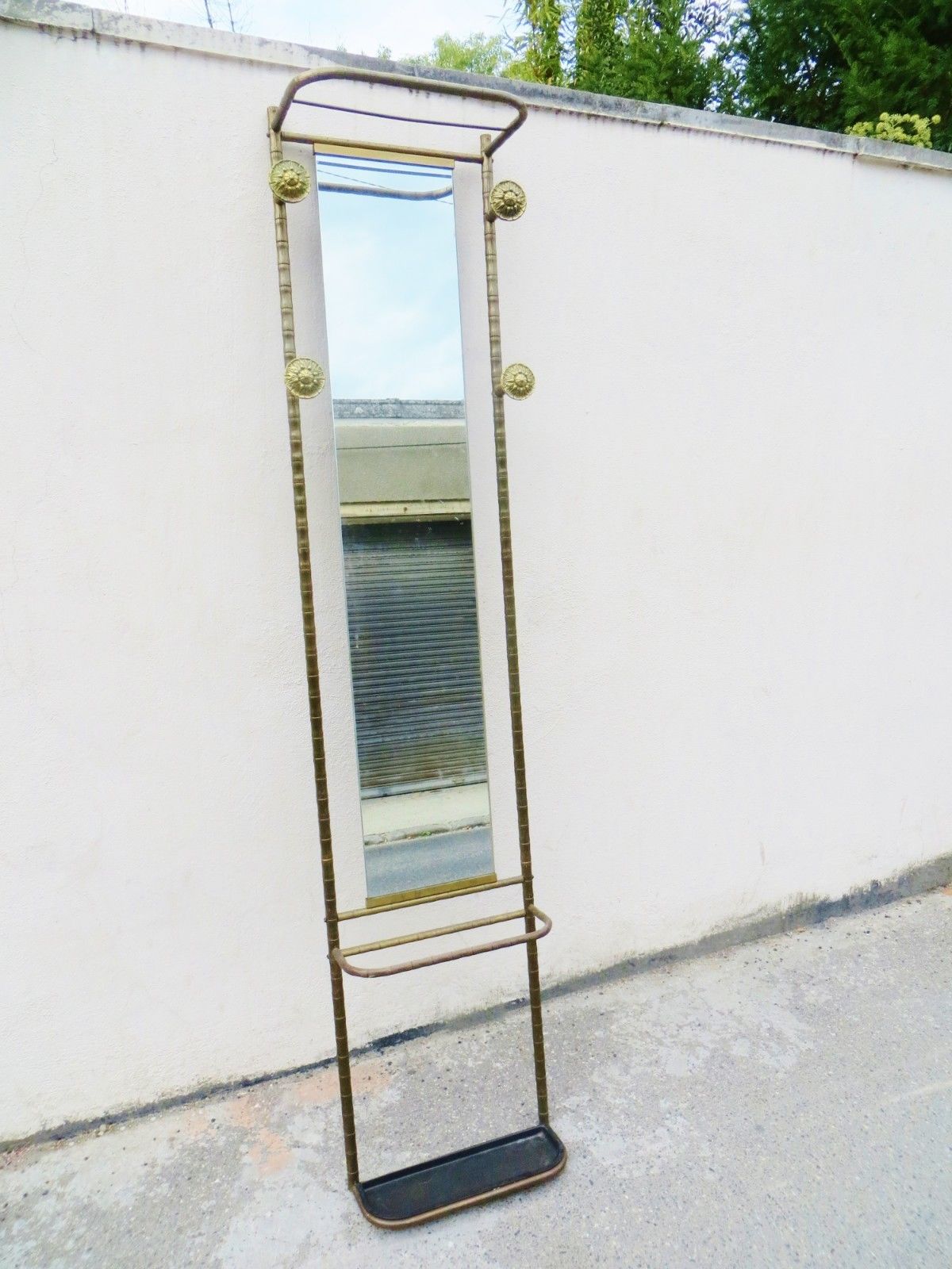 Wearing coat of the 60s in brass