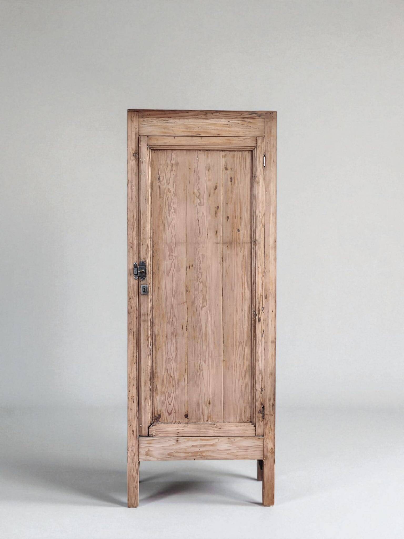 Armoire vintage en bois de chêne