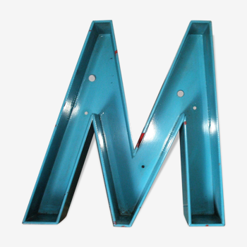 Lettre d'enseigne en plexiglas  "M"