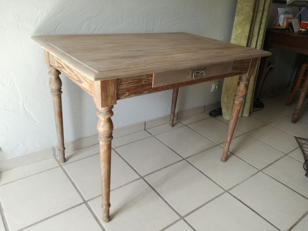 Table in solid wood