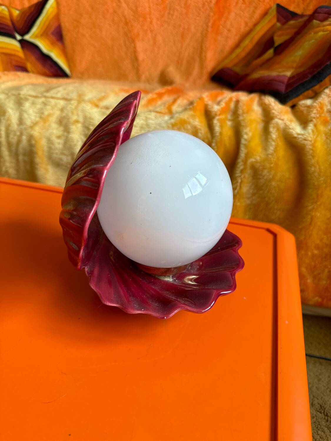 Burgundy ceramic shell lamp