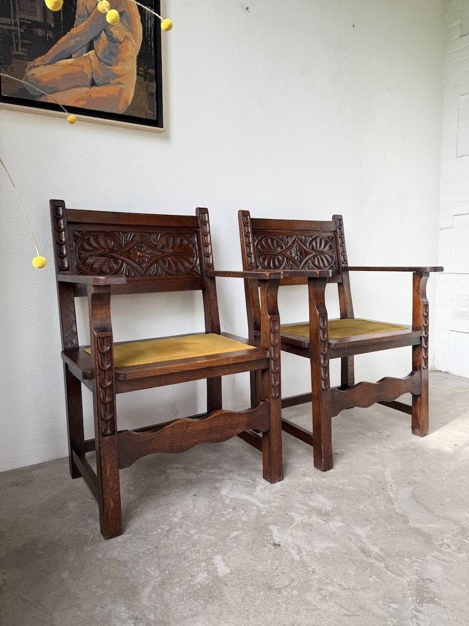 Paire de fauteuils style espagnol bois sculpté 1900