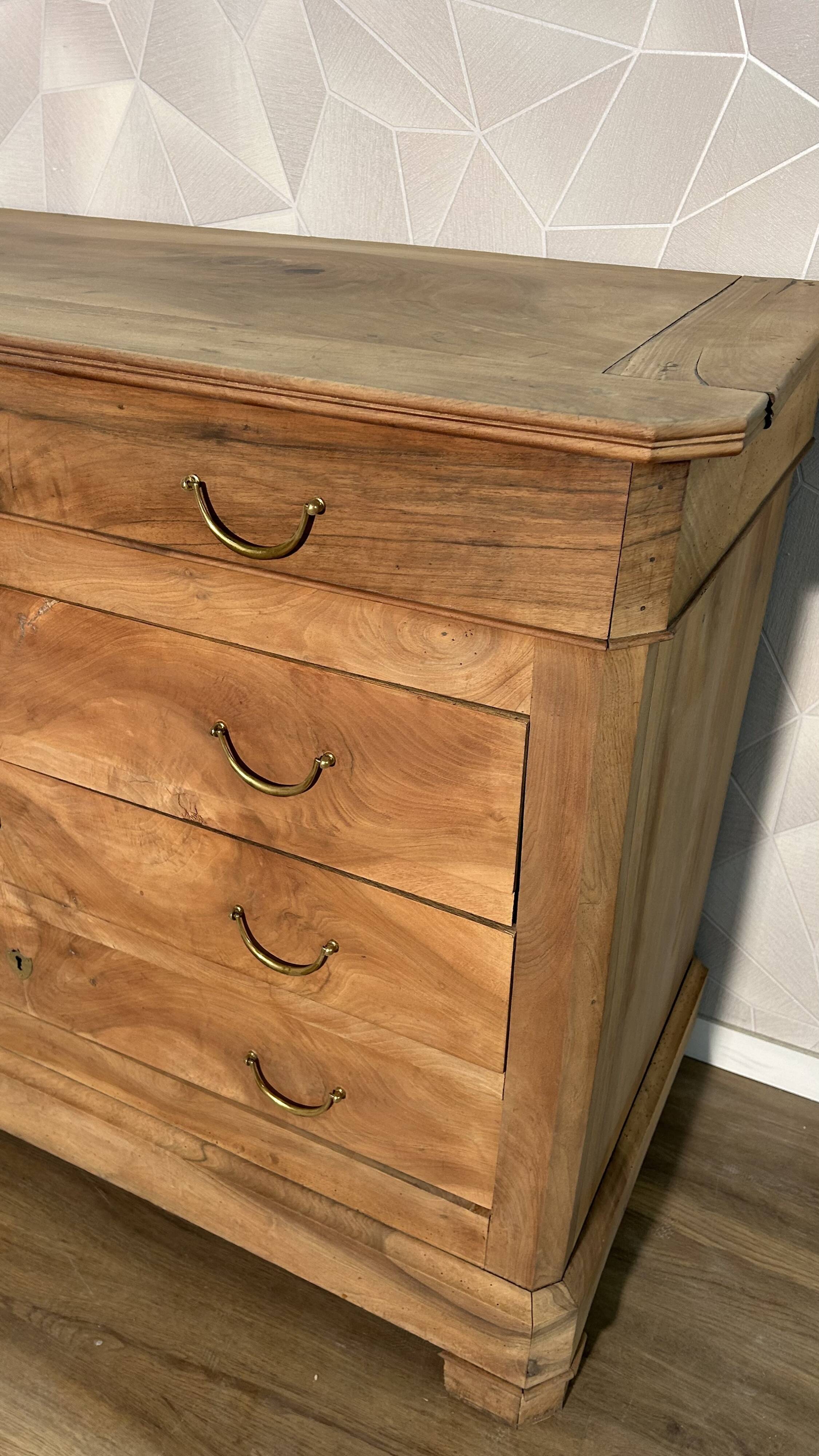 Louis Philipe chest of drawers in solid walnut, airbrushed