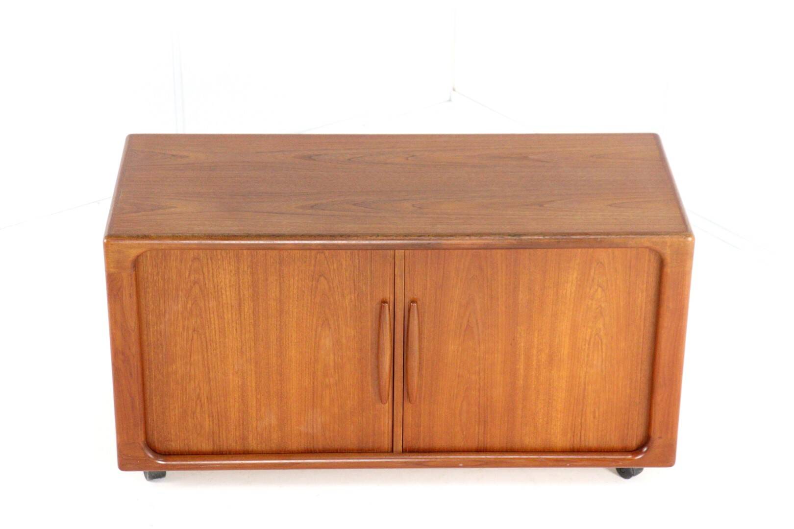 Dyrlund audio / tv cabinet 'Gronhoj'