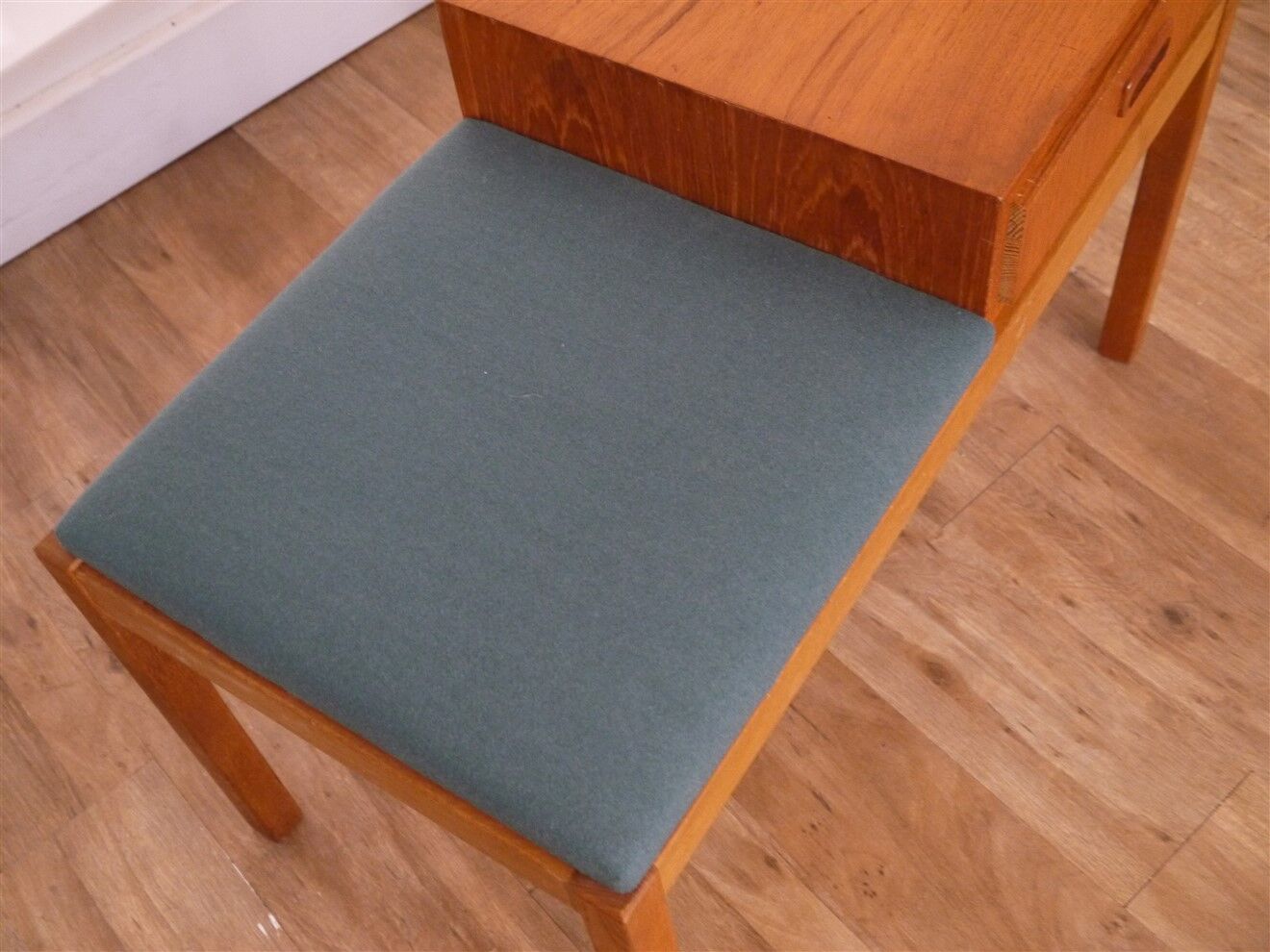 Console ou meuble d'appoint vintage scandinave en teck 1960