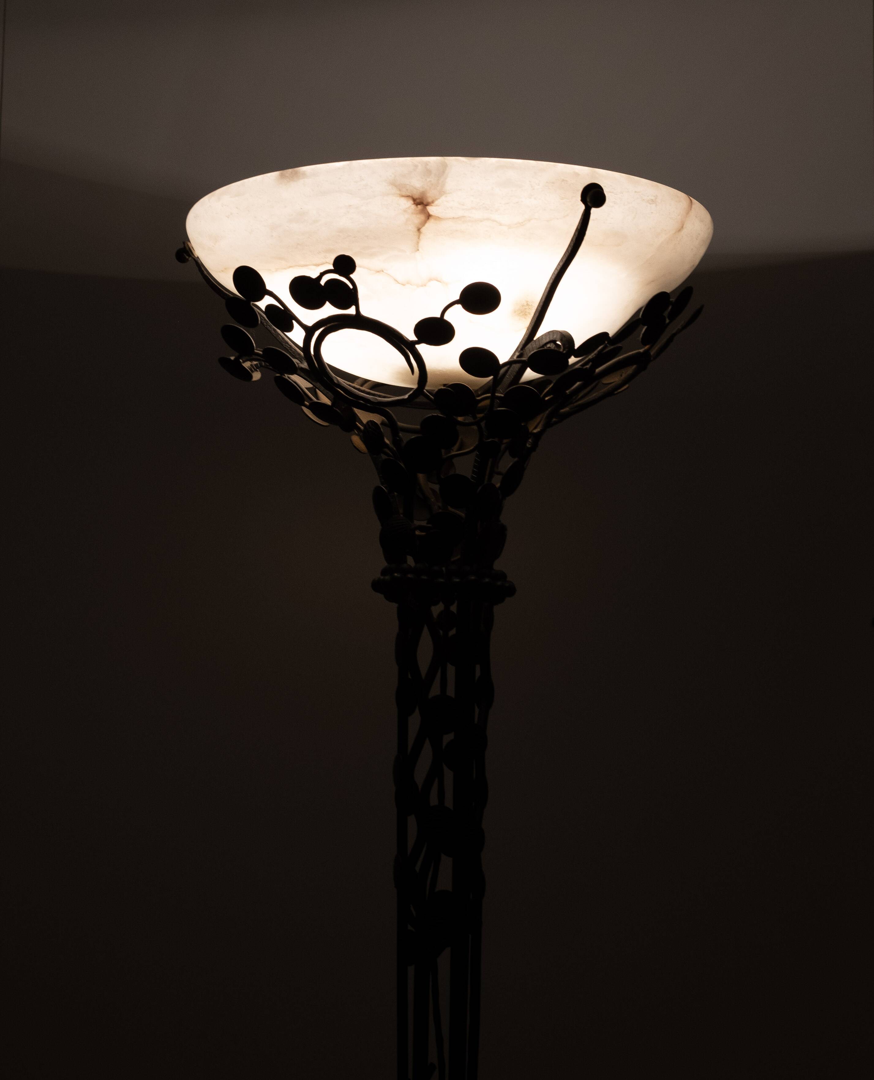 Edgar Brandt style Art Deco floor lamp in wrought iron with alabaster cup