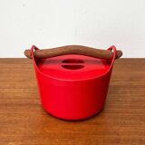 Red enamelled cast iron pot in mid-century style with teak handle by Timo Sarpaneva for Rosenlew of Finland, 1960s.