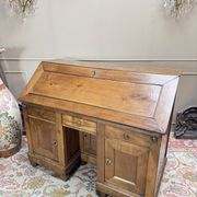 Bureau de pente en noyer d’époque directoire xviii eme siècle