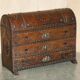 Commode Antique Espagnole en Chêne avec Dessus Bombé en Cuir et Armoiries Royales