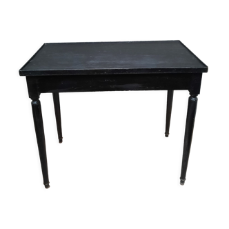 Table rectangulaire noire