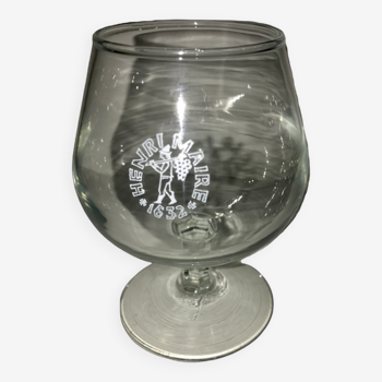 Un verre Henri Maire