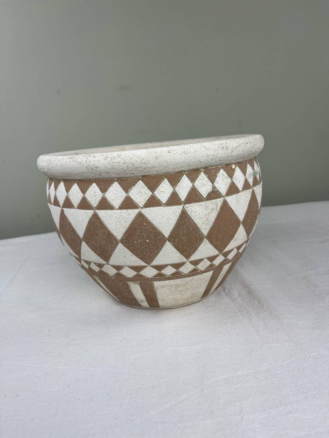 Cache pot vintage graphique