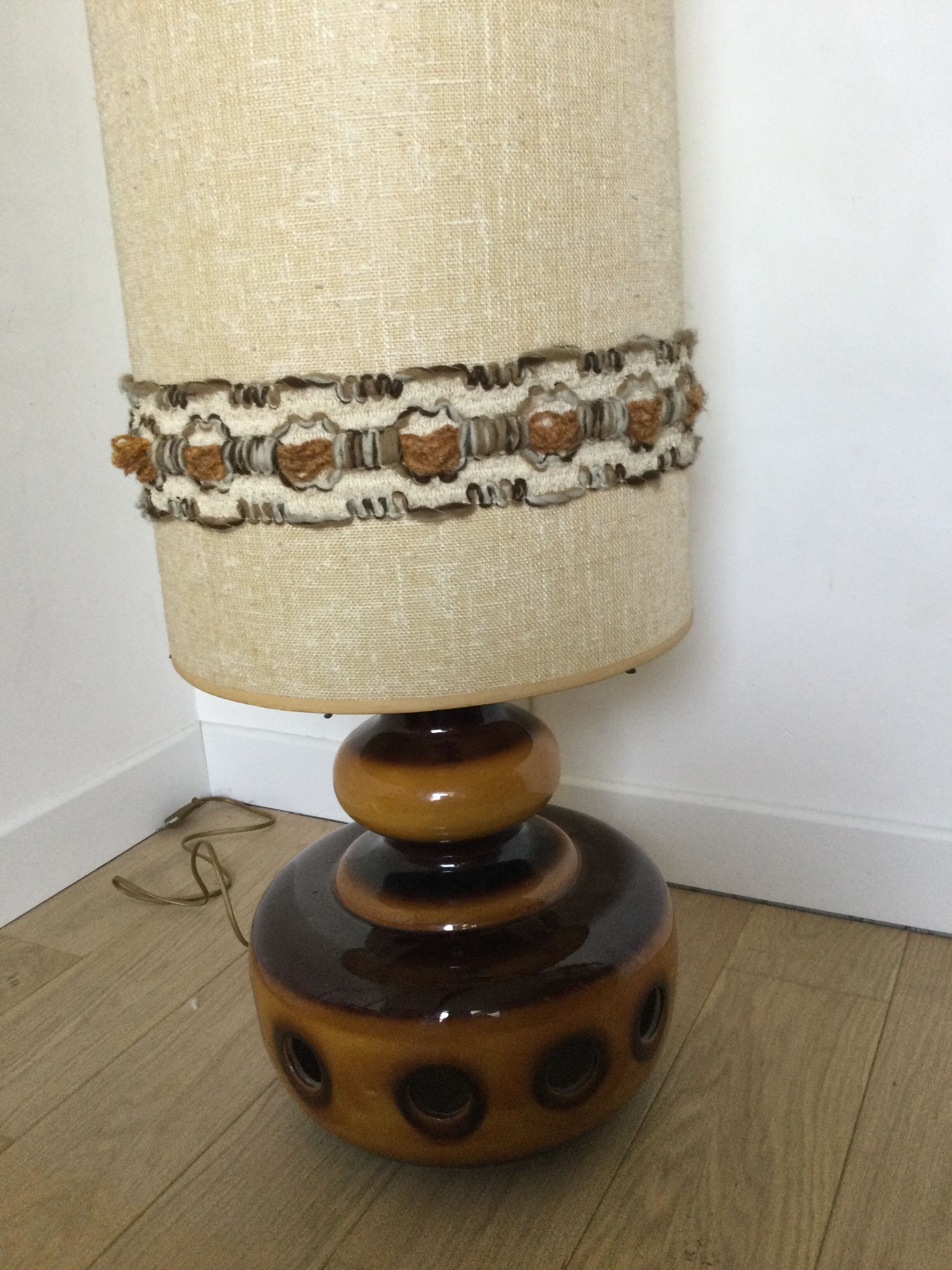 Vintage ceramic foot lamp to lay