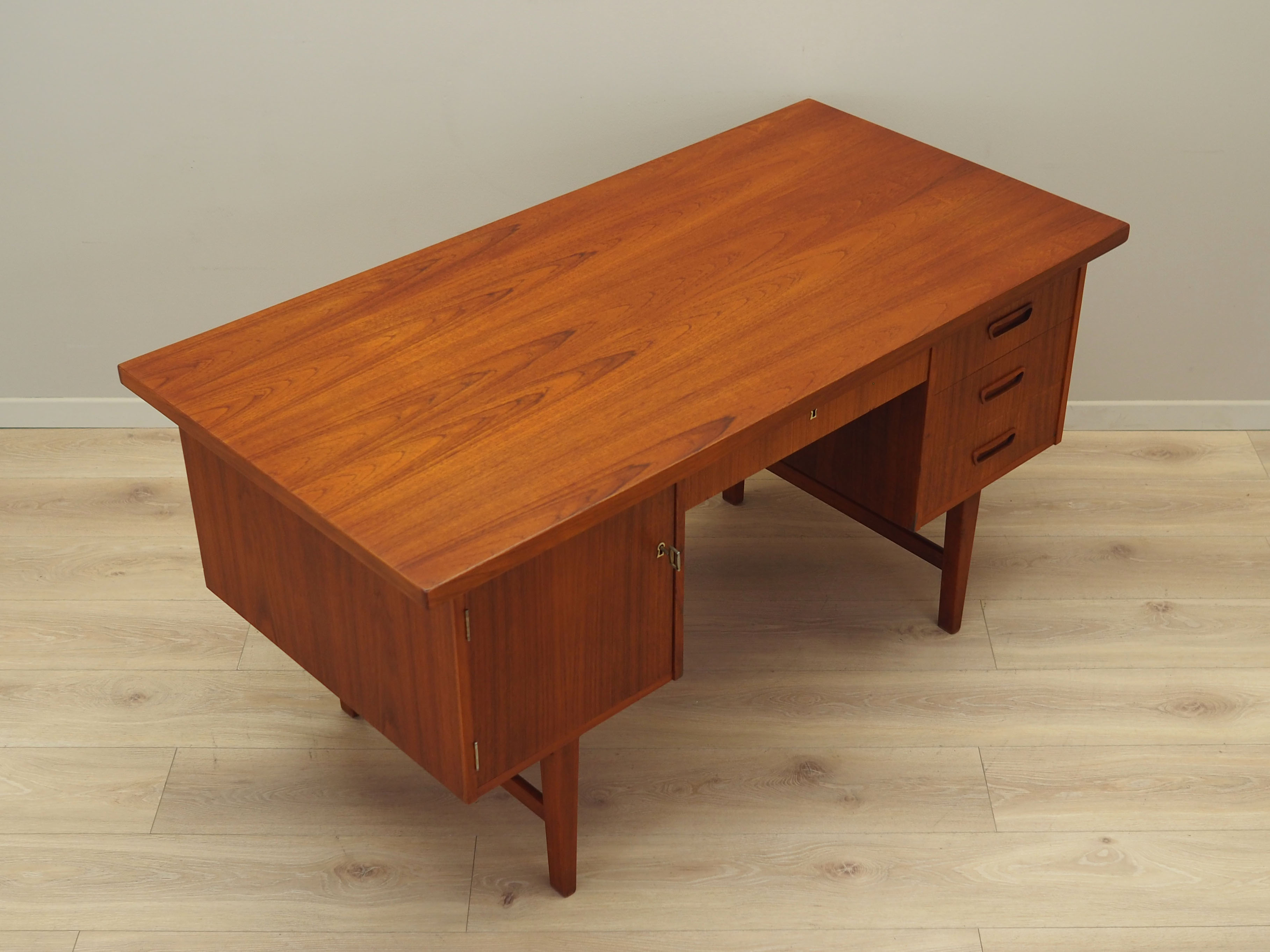 Teak desk, Danish design, 1970s, production: Denmark