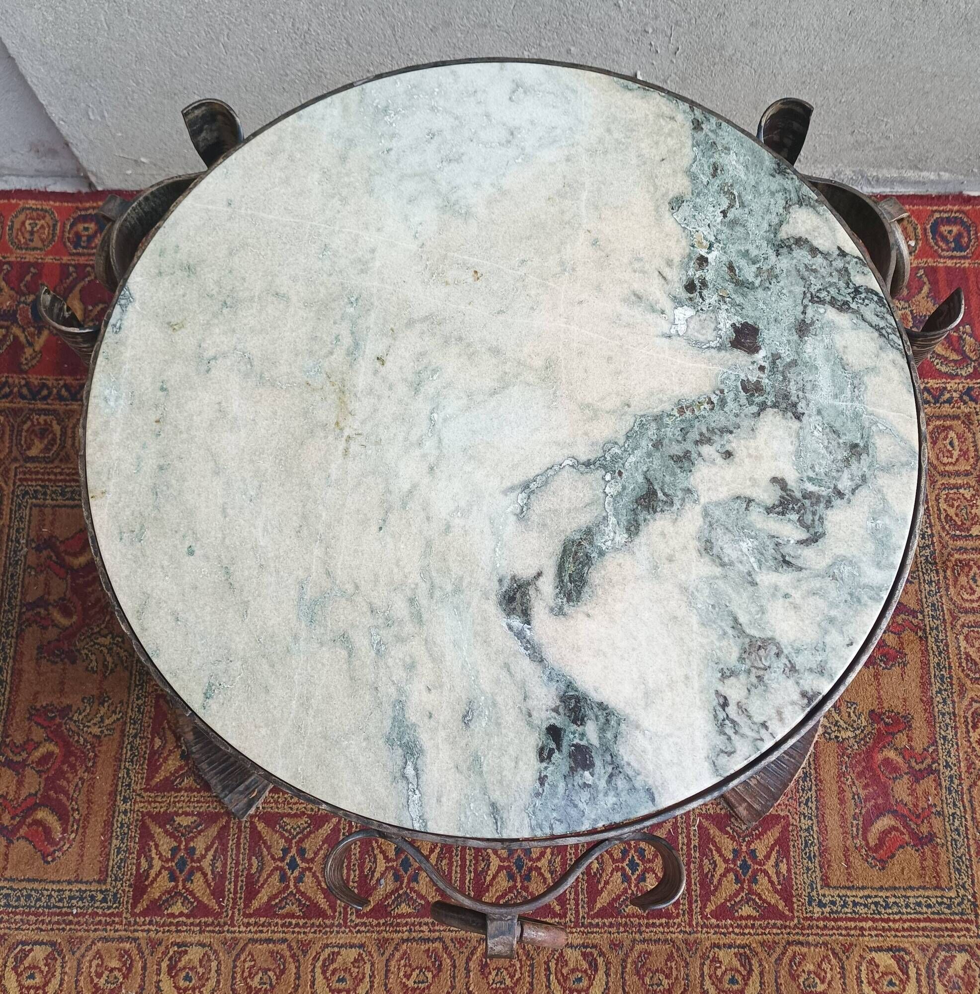Jean-Maurice Rothschild (1902-1998) Table basse bois sculpté fer forgé et marbre