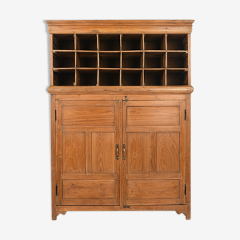 Wooden hotel furniture with 18 lockers and a closet