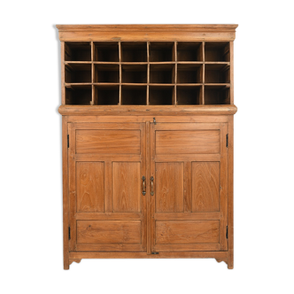 Wooden hotel furniture with 18 lockers and a closet