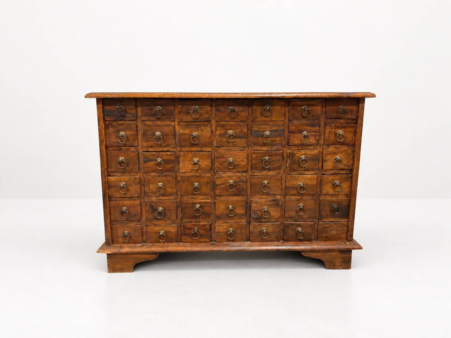 Cabinet de tiroirs de pharmacie apothicaire vintage