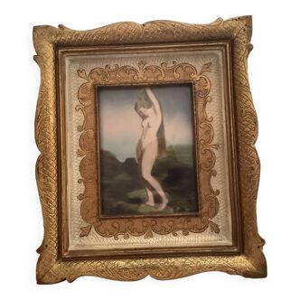 Pretty golden frame with curved glass