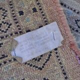 Tapis d' orient, ancien, fait main. Dominance bois de rose.