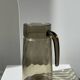 Carafe en verre fumée vintage striée