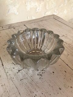 Empty crystal pocket