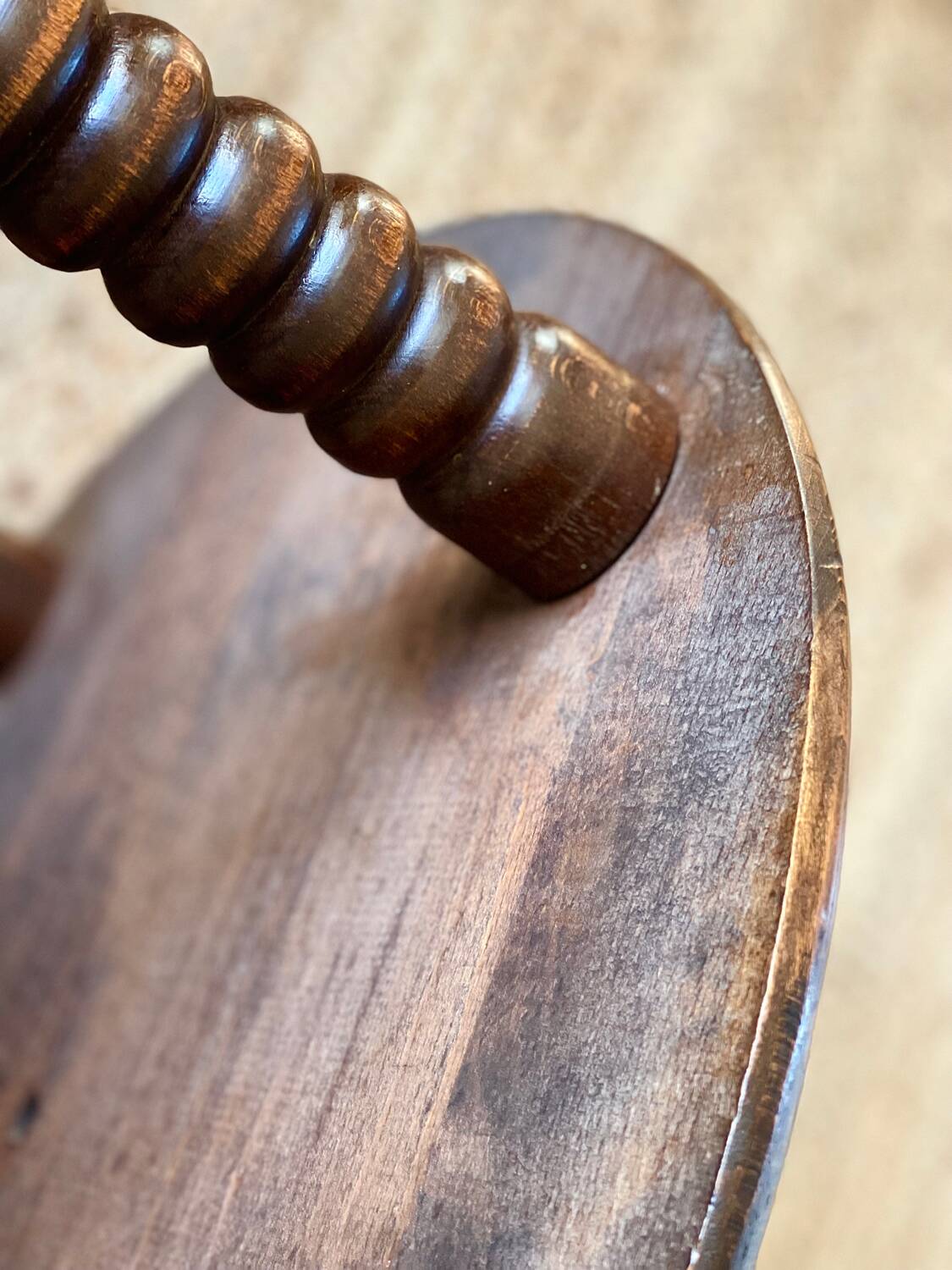 Guéridon en chêne spiralé