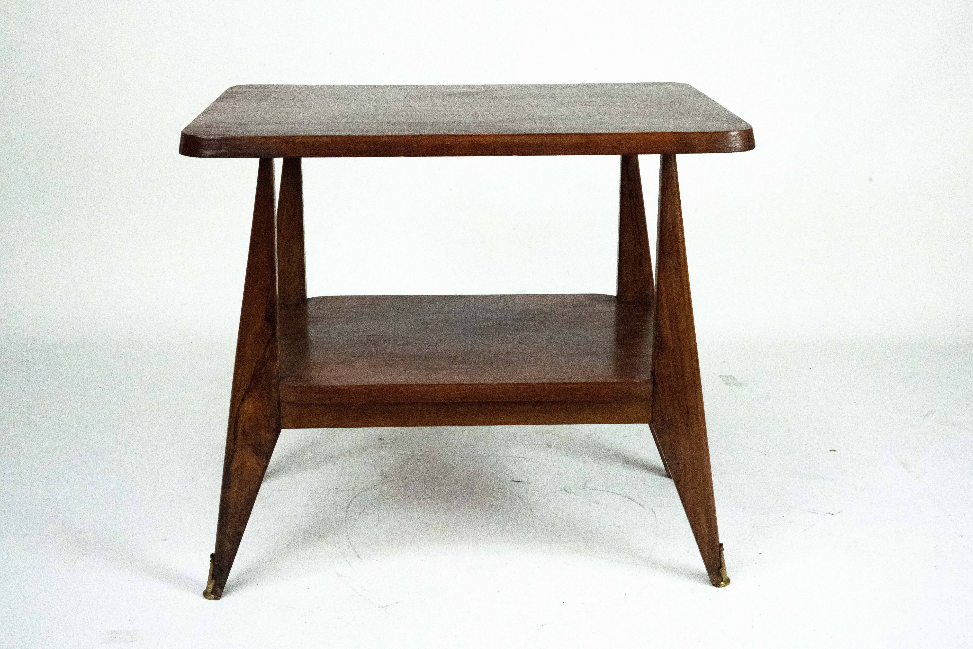 Mid-Century Modern Italian wooden Side table. Italy 1950s