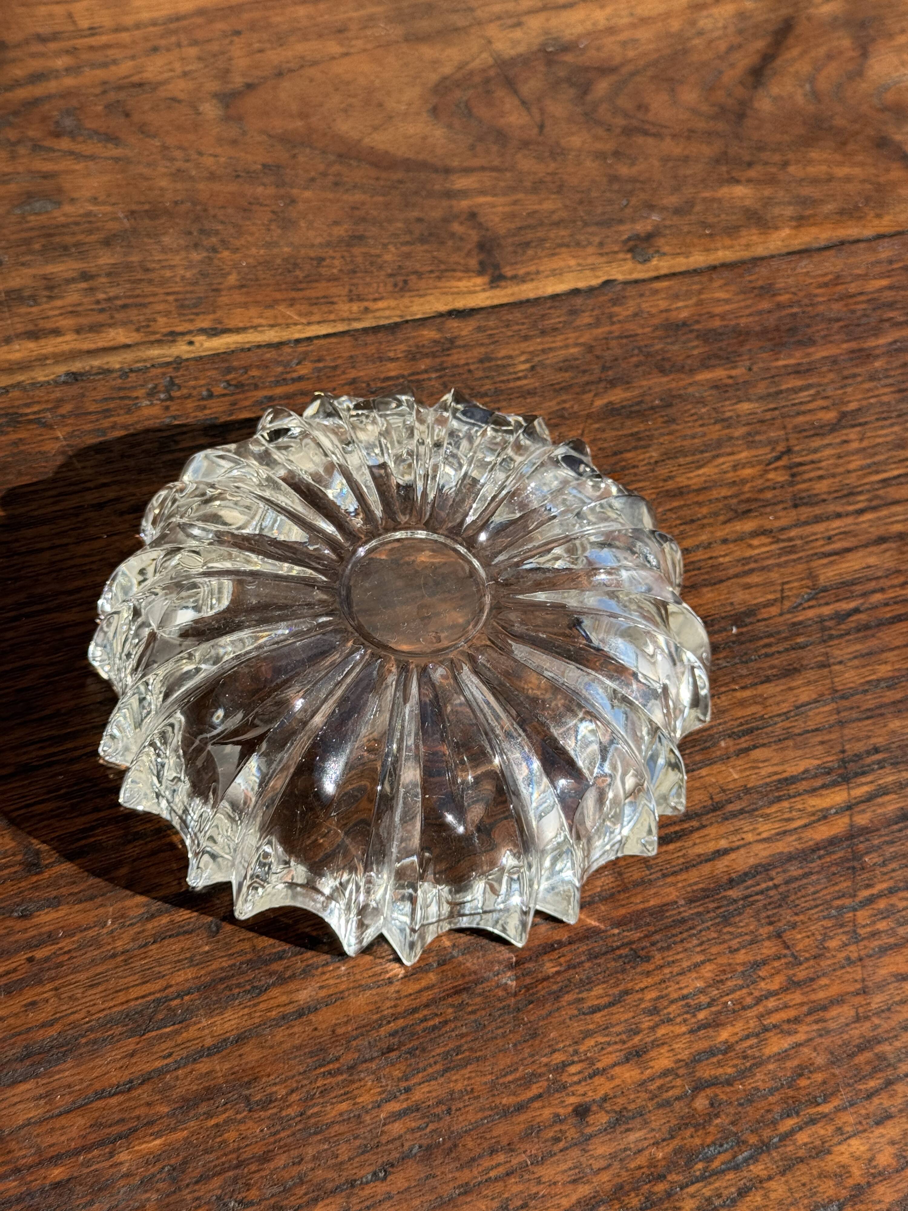 Vintage glass ashtray with scalloped edge D13 H3.5