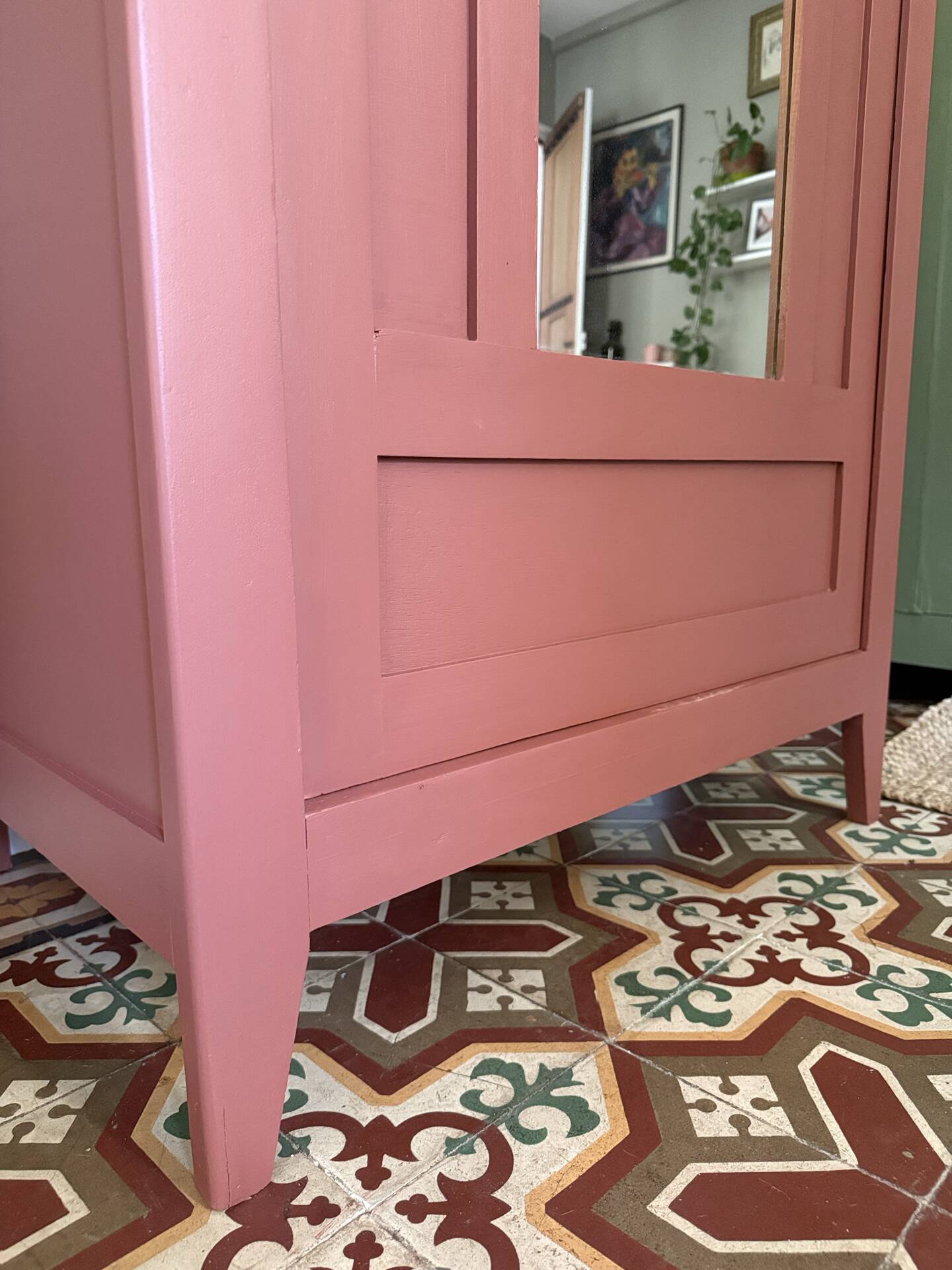Armoire parisienne