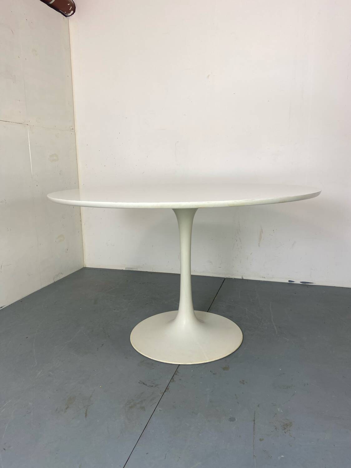 Table à manger tulipe blanche de style Space Age du milieu du siècle par Arkana, années 1960