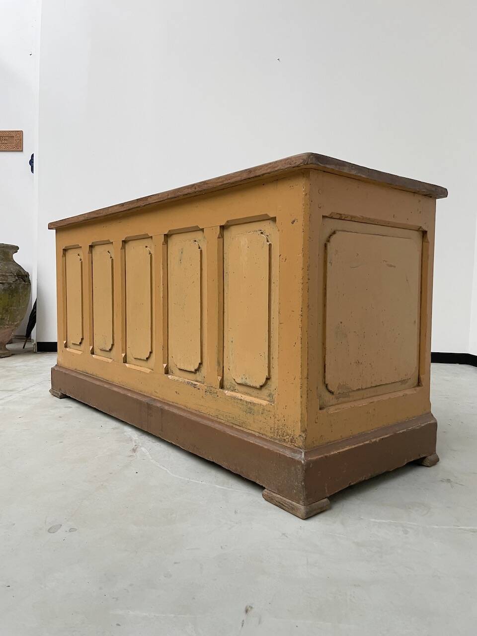 Yellow patina commercial counter from the 50s