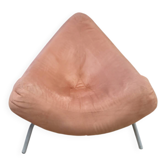 Vintage triangle armchair "Escapade" cocoon design from the 1970s.